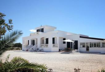 Villa Giulia & Gaia - Guest House allows 18 year olds to book a room