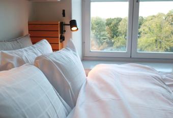 L  ngholmen Hotell allows 18 year olds to book a room