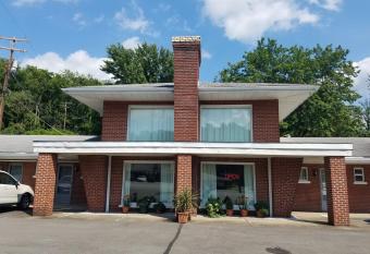 Melody Motor Lodge allows 18 year olds to book a room