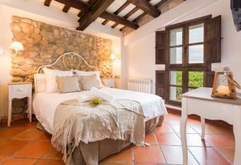 Masia Can Canyes & Spa has Balcony rooms