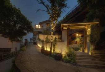 Genichi Villa has Balcony rooms