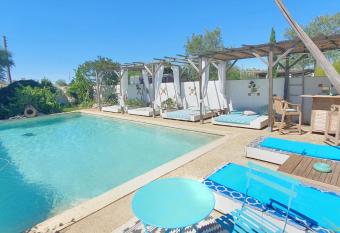 Terre de Boheme has Balcony rooms