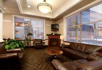 Holiday Inn Express & Suites Minneapolis-Dwtn (Conv Ctr) By IHG allows 18 year olds to book a room