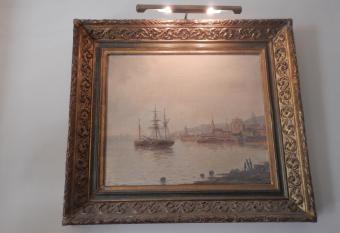 suite la M  tairie has rooms with a private hot tub