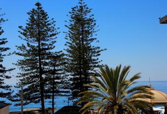 Hotel Elandra allows 18 year olds to book a room