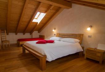 Casa Monte Schiara has Balcony rooms