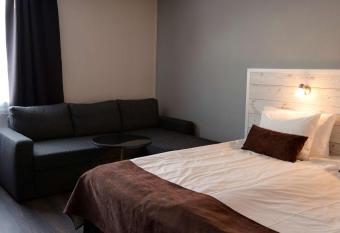 Best Western Hotell Ett has rooms with a private hot tub