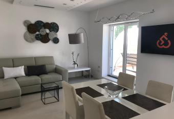 Apartments & rooms Artemus Belveder allows 18 year olds to book a room