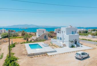 Diamantis Kitesurf Villa has Balcony rooms