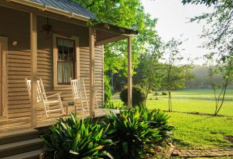 Maison D'Memoire Bed & Breakfast Cottages allows 18 year olds to book a room