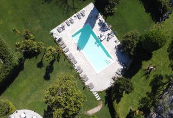 Hotel Sirena allows 18 year olds to book a room