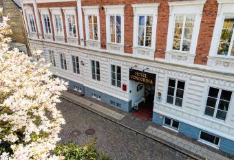 Hotel Concordia allows 18 year olds to book a room