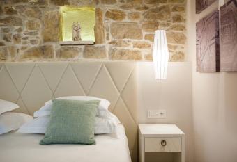 Balatura The Fine Bed&Breakfast Split has Balcony rooms