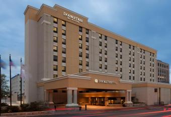 DoubleTree by Hilton Downtown Wilmington - Legal District has Balcony rooms