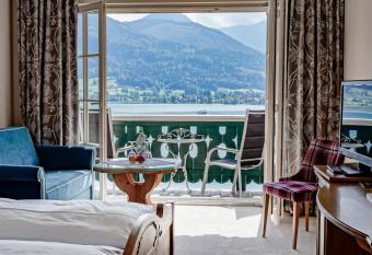 Hotel Peter allows 18 year olds to book a room