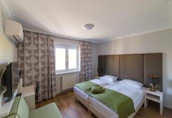 Arion Airport Hotel allows 18 year olds to book a room