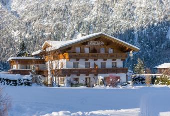 Appartements Fortuna has Balcony rooms