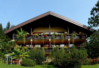 Landhaus Schreier has Balcony rooms