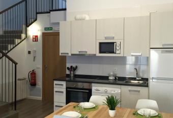 Apartamentos Jurramendi - Los Arcos has Balcony rooms