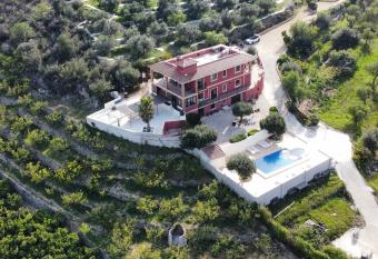 Finca Oliva has Balcony rooms