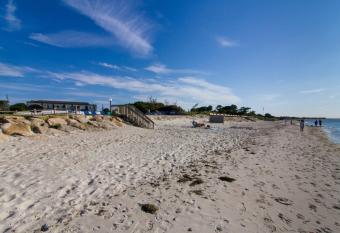 Surfcomber On The Ocean has Balcony rooms