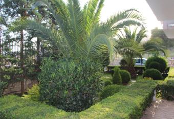 Vila Mateo has Smoking/Balcony rooms