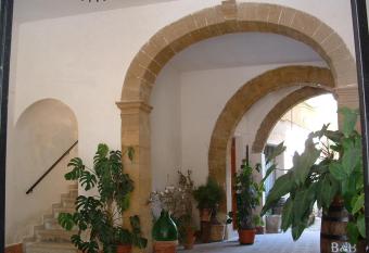 La Corte di Zaccaria allows 18 year olds to book a room