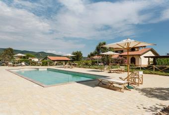 Agriturismo Terre di Castiglione allows 18 year olds to book a room