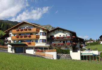 Hotel Klockerhof allows 18 year olds to book a room