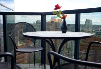 Your Alternative to a Five Star Hotel - Premium Location has Balcony rooms