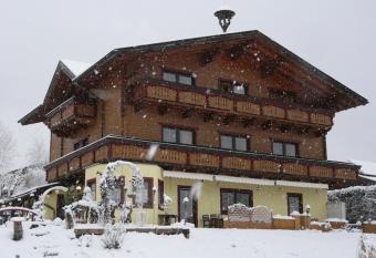 Landhaus Aubauerngut has Balcony rooms
