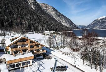 Hotel Christina - Ihr kleinstes 4* Hotel am Achensee has Balcony rooms