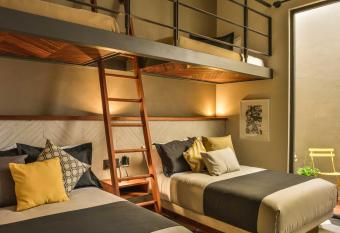 Hotel Criol has rooms with a private hot tub