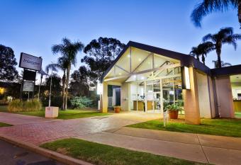 Mildura Inlander Resort allows 18 year olds to book a room