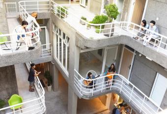 OwlStay Flip Flop Hostel - Garden allows 18 year olds to book a room