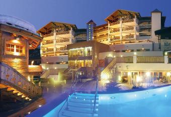 Hotel Alpine Palace has Balcony rooms