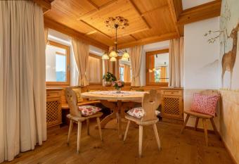 Rosis Sonnbergstuben has Balcony rooms