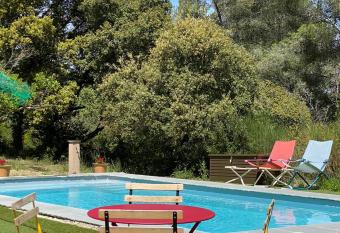 le g  te des cadi  res allows 18 year olds to book a room