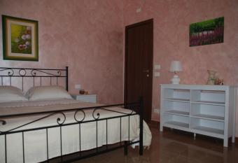 Villino Amabile has Balcony rooms