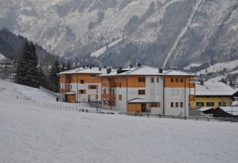 AvenidA Residenz an der Burg by Alpin Rentals has Balcony rooms