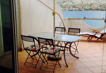 Apartman M&M has Smoking/Balcony rooms