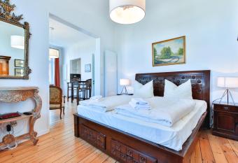 Riverside Apartments has Balcony rooms