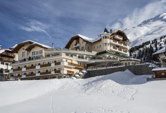 Alpenaussicht has Balcony rooms