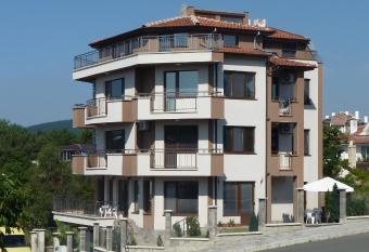 Estreya has Balcony rooms