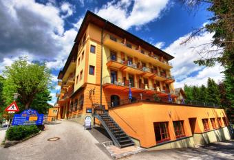 Euro Youth Hotel & Krone has Balcony rooms