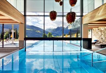 Gut Sonnberghof has Balcony rooms