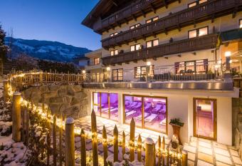 Hotel Landhaus Zillertal has Balcony rooms