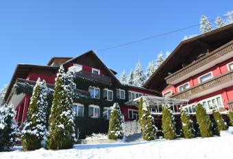 Landidyll-Hotel Nudelbacher has Balcony rooms