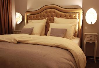 Mr.& Mrs. President has Balcony rooms