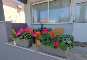 The Nice Dreams Studio Apartment allows 18 year olds to book a room